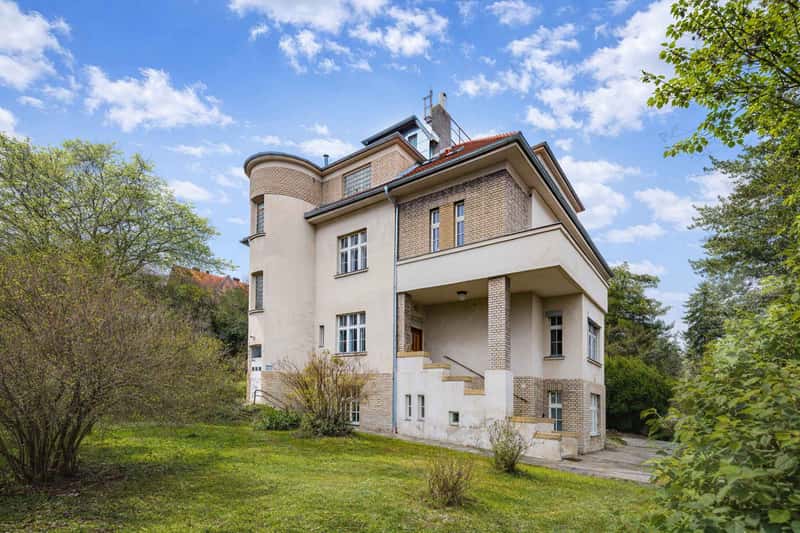 Výjimečná příležitost na Hanspaulce, Na pískách