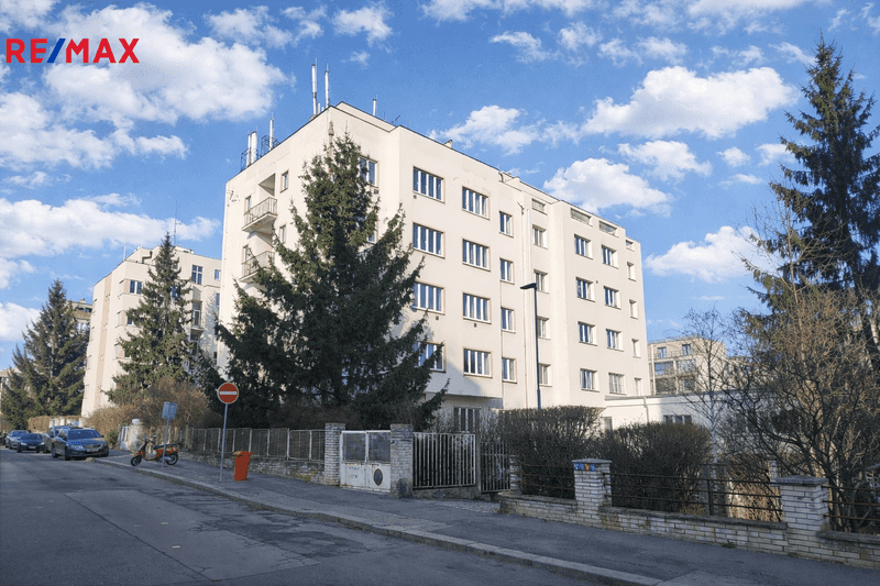 Prodej bytu 1+1 v osobním vlastnictví 48 m², Praha 6 - Břevnov