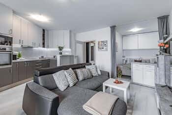 Prodej bytu 1+kk v osobním vlastnictví 49 m², Praha 9 - Letňany
