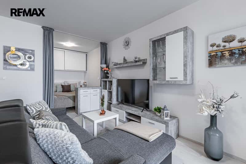 Prodej bytu 1+kk v osobním vlastnictví 49 m², Praha 9 - Letňany