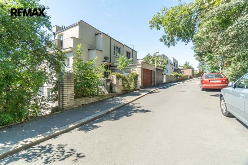 Prodej bytu 1+kk v osobním vlastnictví 19 m², Praha 5 - Smíchov