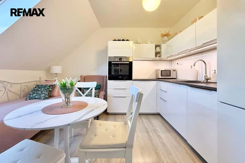 Prodej bytu 1+1 v osobním vlastnictví 53 m², Praha 6 - Ruzyně
