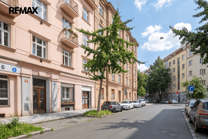 Prodej bytu 1+1 v osobním vlastnictví 59 m², Praha 6 - Bubeneč