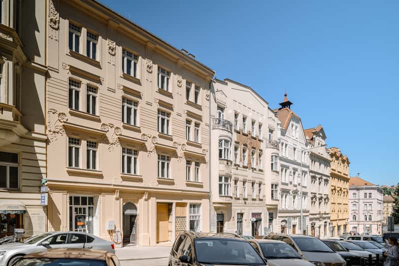 Sezimova 13