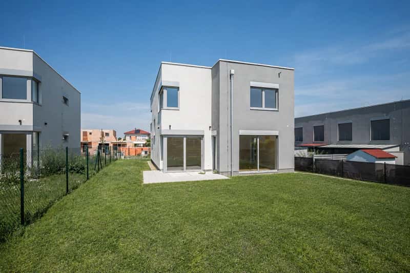 Dům 5+kk, č. 322, 191 m², pozemek 551 m², Praha-západ, Chýně, Bronzová