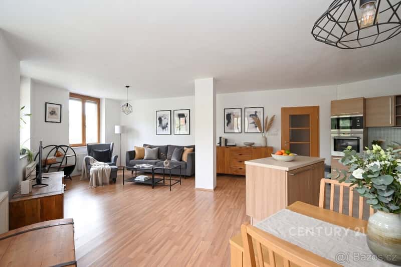 Prostorný byt 100 m² 3+kk s balkónem 17,7 m², sdílenou zahra