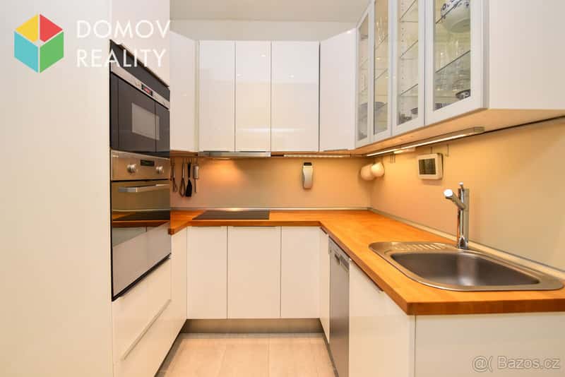 Světlý , moderně zařízený  cihlový byt  2+kk, 52,7 m², Praha