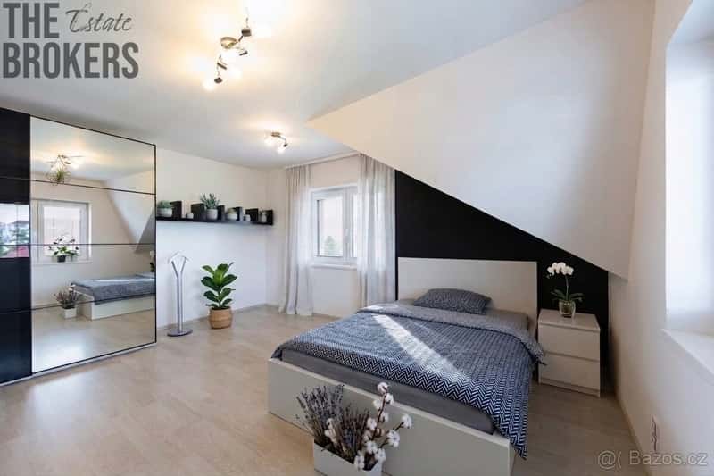 Prodej bytu 4+kk, 97 m², sklep 11 m², 2 parkovací stání, Pra
