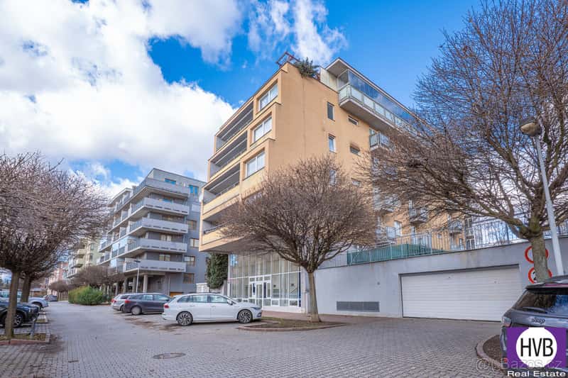 Prodej garsonky 1kk 35 m2 + předzahrádka 48 m2, OV, Praha 8