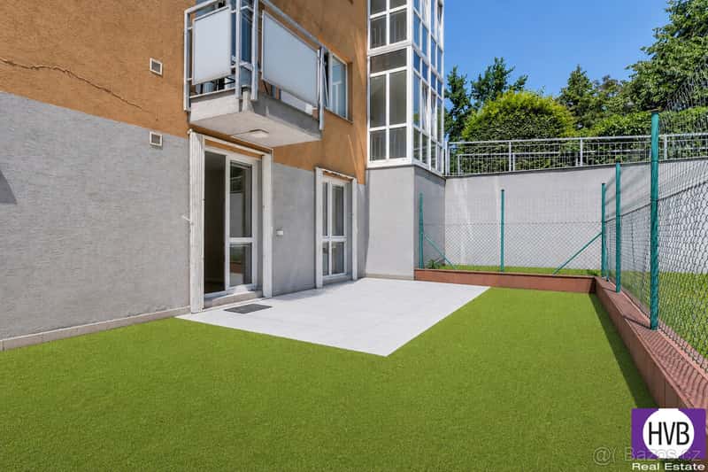 Prodej bytu 2+kk 35 m2 + předzahrádka 48 m2, OV, Praha 8 - T
