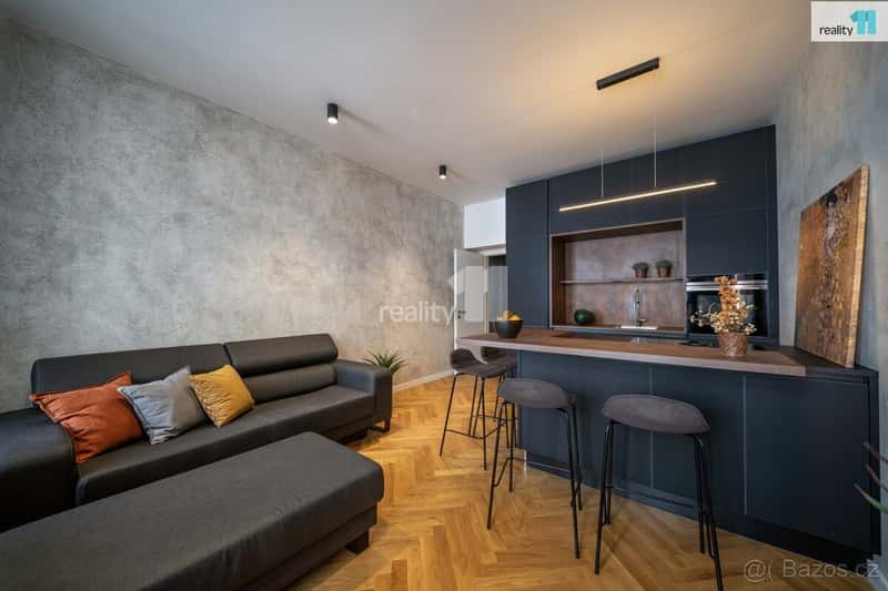 Výjimečný designový ve Vršovicích byt 3+kk s balkonem v blíz