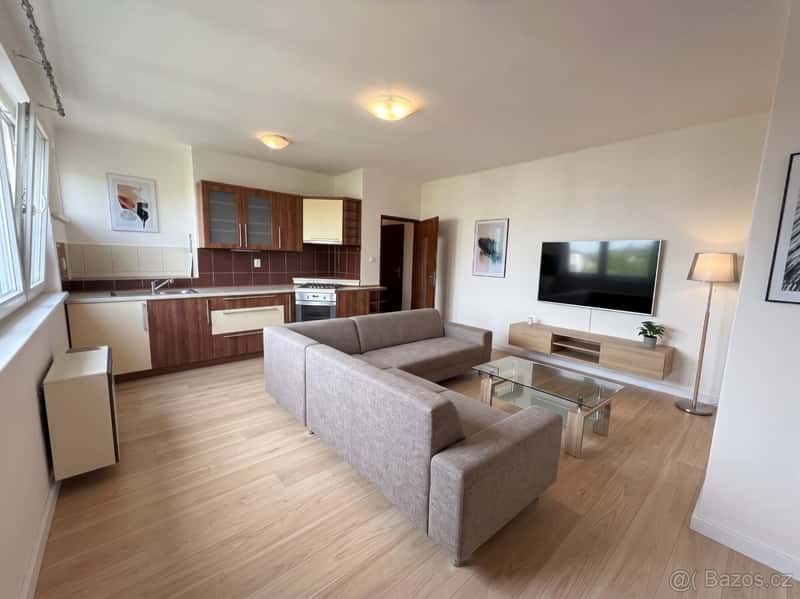 2+kk 39,5 m² Břevnov, cihla, výtah, po reko — bez RK