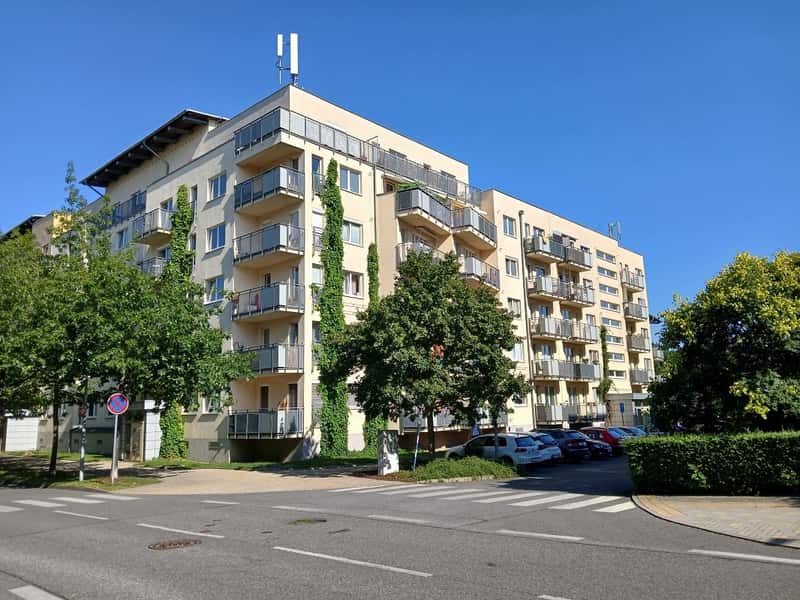 Byt 1kk 33,6m2,balkon 9,2m2, komora 2m2, Hostivař Bratislavs