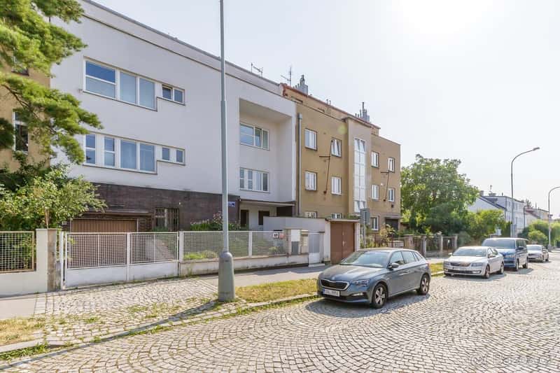 Prodej bytu 4+1 se zahradou a garáží, ev.č. 00080