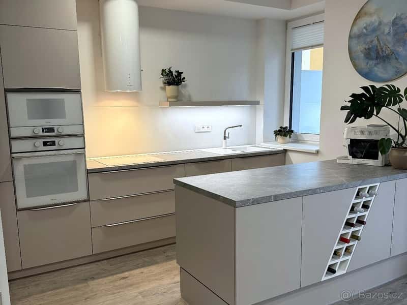 Prodej 2+kk 49,8 m², balkon na jih do zahrady, u IGY