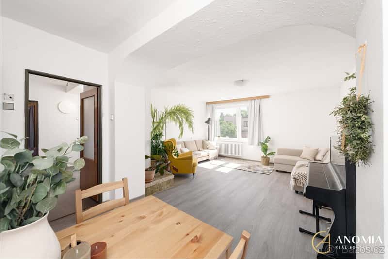 Prodej bytu 3+1 89 m² s garáží a zahradou k využívání, Praha