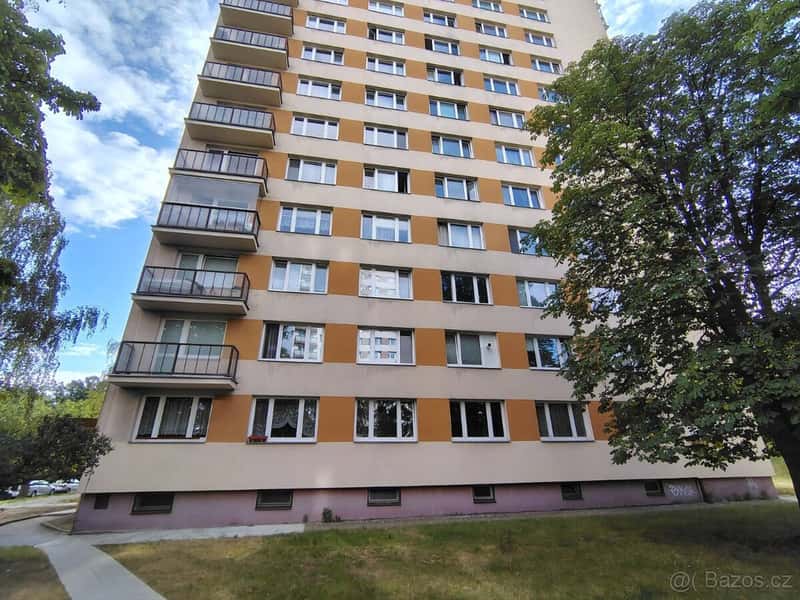 2+1/sklep, Nad lesním divadlem P4 Braník, 62 m2