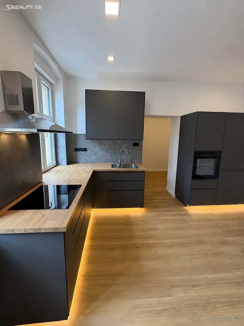 Prodej bytu 2+kk 49 m² Závodu míru, Karlovy Vary - Stará Rol