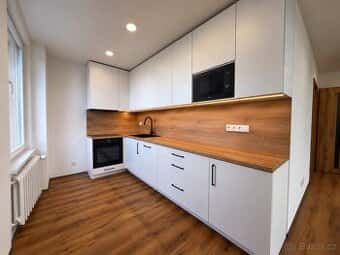 Prodej nově zrekonstruovaného bytu 3+kk, celkem 86 m² – Nymb