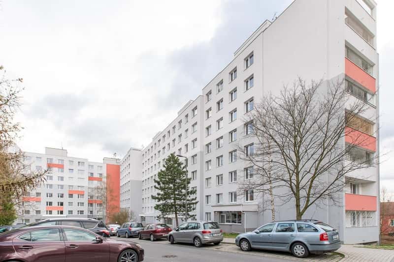 Prodej světlého bytu 2+kk s lodžií, 48 m² – centrum Kladna