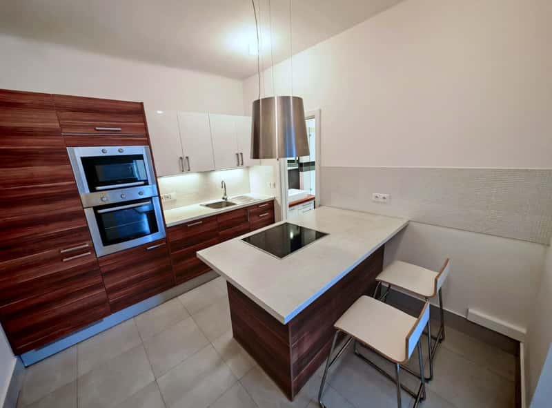 Prodej bytu 2+kk 50 m², Velehradská, Praha