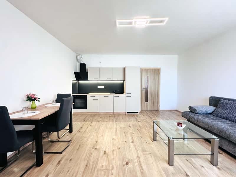 Prodej bytu 1+kk 34 m², Jaroslava Holečka, Kladno
