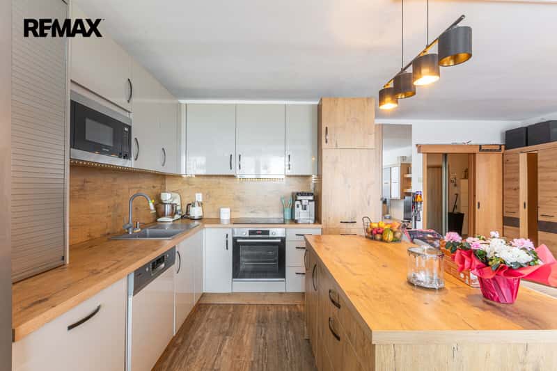 Prodej bytu 3+kk v osobním vlastnictví 77 m², Praha 9 - Prosek