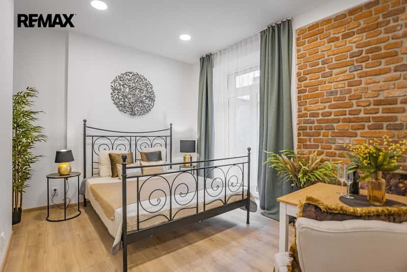 Prodej bytu 1+kk v osobním vlastnictví 20 m², Praha 5 - Smíchov