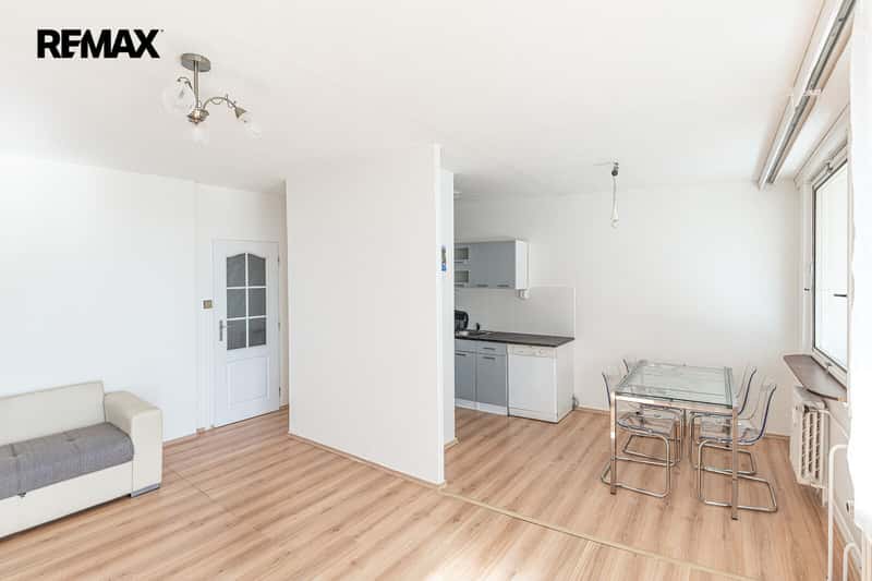 Prodej bytu 3+1 v osobním vlastnictví 77 m², Praha 10 - Petrovice