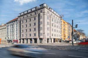 Jeseniova 93
