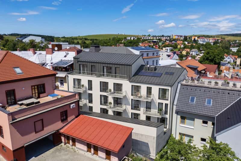 Nový byt 3+kk s terasou 23 m² v centru – projekt VIERA