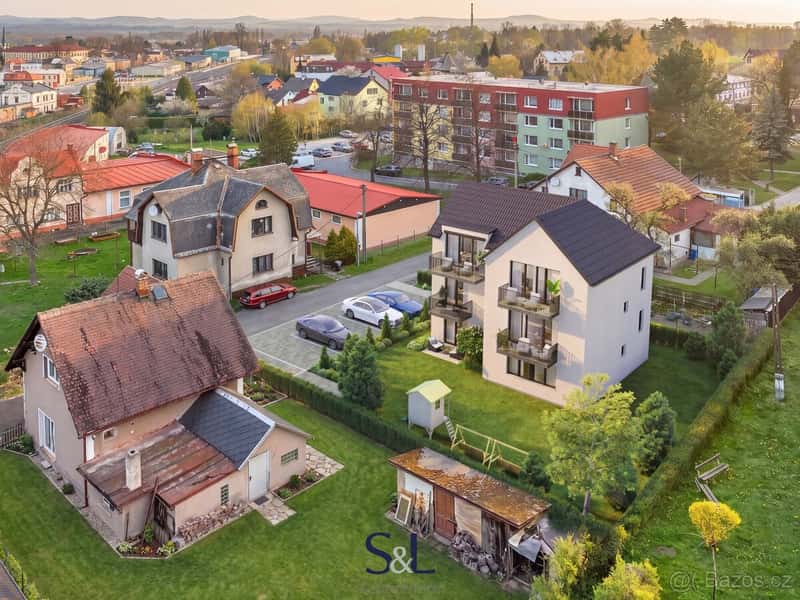 PRODEJ NOVÉHO BYTU 3+KK S TERASOU A VLASTNÍ ZAHRADOU – HRÁDE