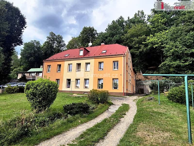 Prodej BJ 2+1 (upraveno na 3+1) s vlparkováním a zahradou