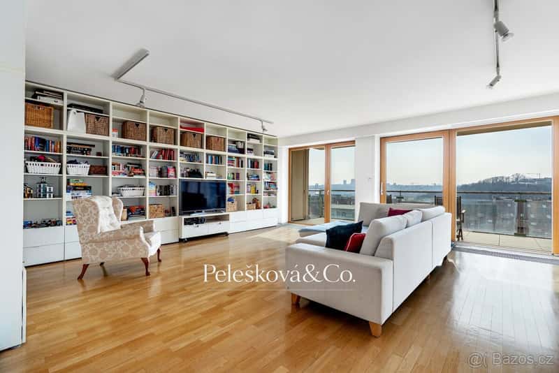 Prodej bytu 4+kk 128 m², 2 garážová stání a sklep, Praha - S