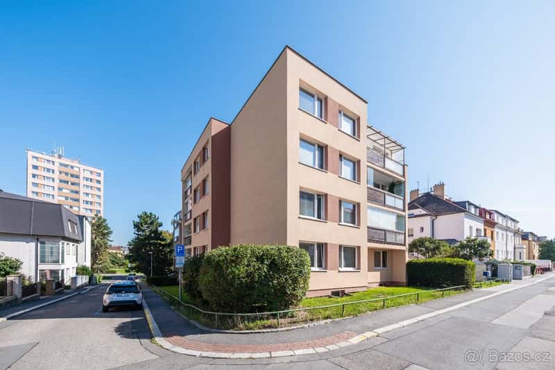 Prodej bytu 3+1 77m² s garáží, Praha-Strašnice 10.990.000 Kč