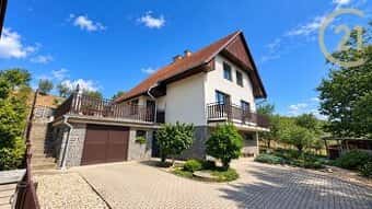 Prodej bytu 2+kk, 80 m², zahrada 340 m², terasa s krbem, ...