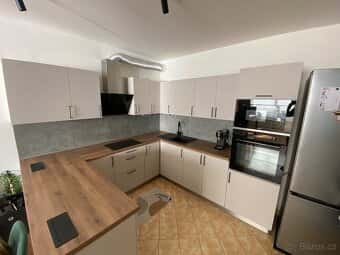 ✅ Prodej bytu v OV, 2+kk, balkon, garáž – Praha 9, Střížkov
