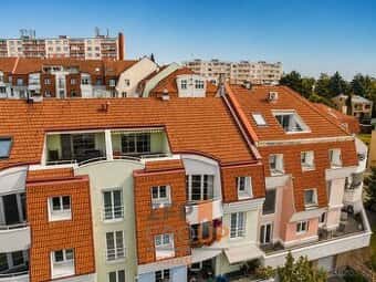 Prodej mezonetového bytu 4+kk o celkové ploše 210 m² s třemi