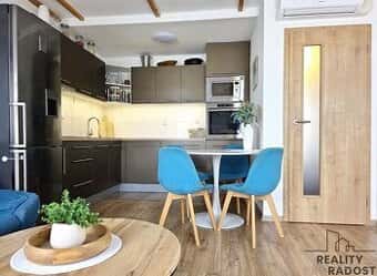 Prostorný mezonetový byt 4+kk Jinačovice, 113 m2, vlastní pa