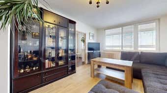 Prodej světlého bytu 3+1 s lodžií (76 m²) – Praha 9, Černý M